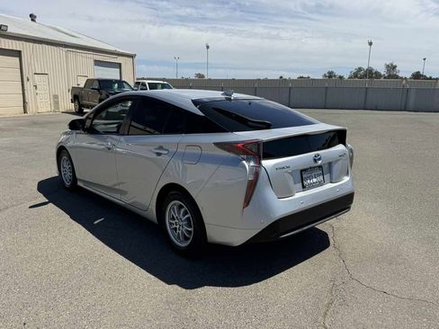Used 2017 Toyota Prius Two w/ Prius Two Safety Plus Package FWD image 7