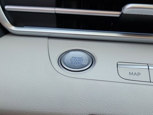 New 2025 Hyundai Elantra Limited image 18