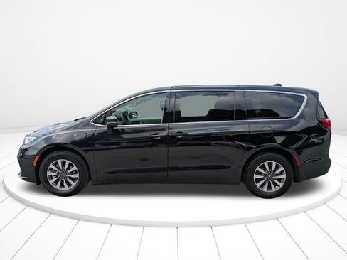 Used 2023 Chrysler Pacifica Touring-L FWD image 7
