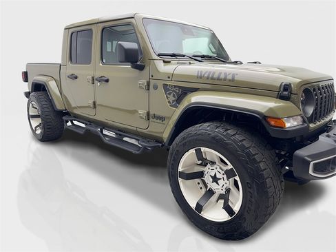 Used 2025 Jeep Gladiator Sport w/ Premium Package image 12