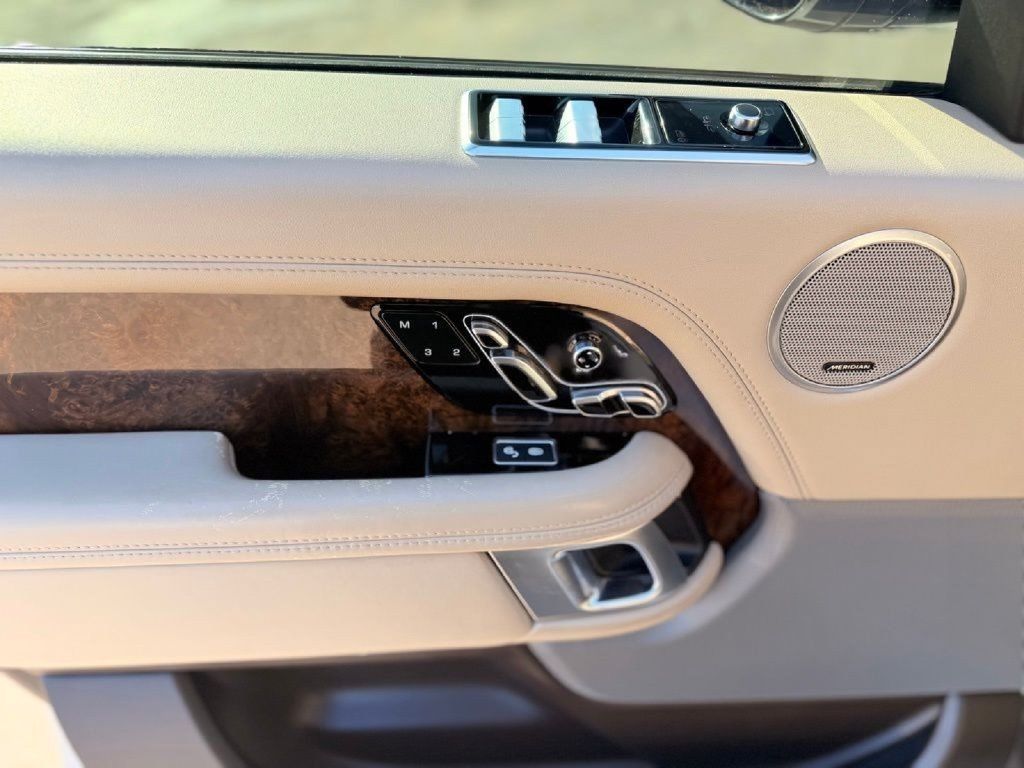 Used 2018 Land Rover Range Rover HSE AWD/4WD image 20