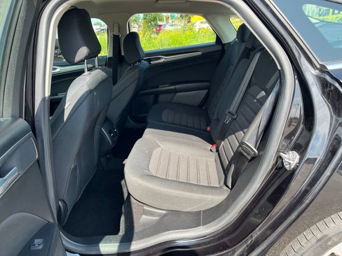 Used 2020 Ford Fusion SE FWD image 26