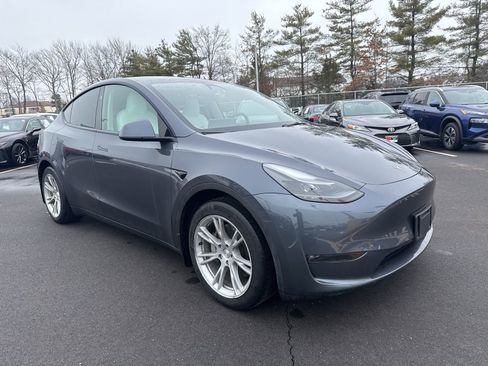 Used 2023 Tesla Model Y Long Range image 3