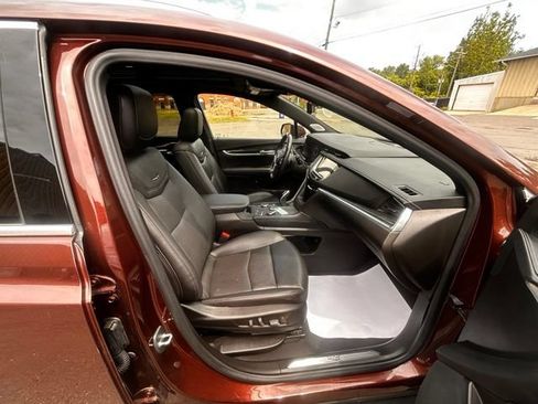 Used 2022 Cadillac XT5 Premium Luxury w/ Technology Package AWD/4WD image 15