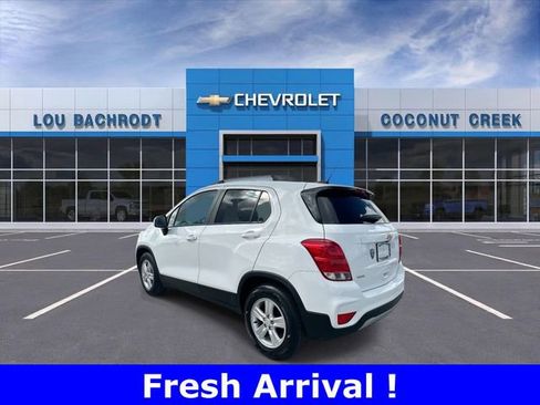 Used 2022 Chevrolet Trax LT w/ LT Convenience Package image 6