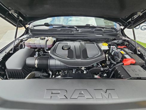 Used 2025 RAM 1500 Laramie AWD/4WD image 32