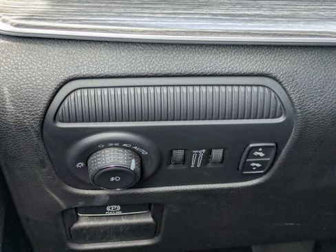 Used 2024 Jeep Wagoneer L Series II w/ Flexible Seating Group RWD image 15