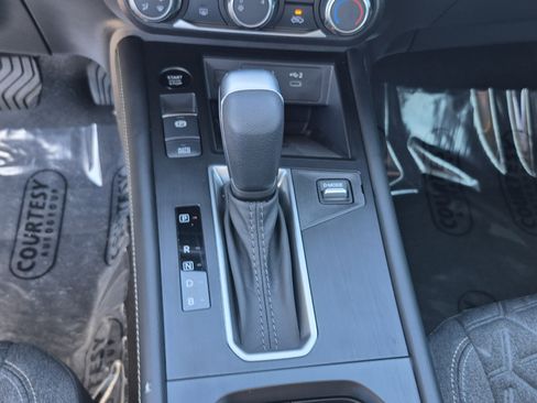 Certified 2025 Nissan Kicks SV AWD/4WD image 27
