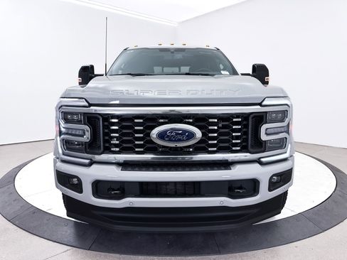 Used 2025 Ford F450 Platinum w/ FX4 Off-Road Package AWD/4WD image 31