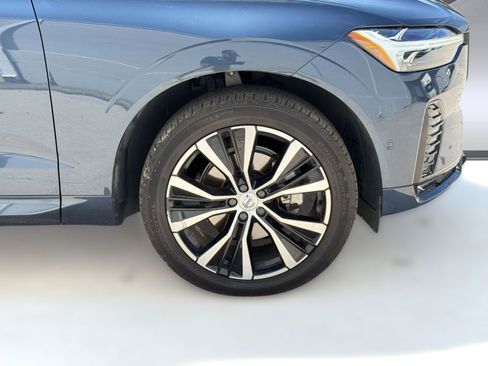 Used 2023 Volvo XC60 B5 Plus w/ Climate Package FWD image 11