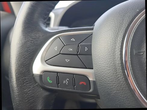 Used 2019 Jeep Renegade Latitude w/ Cold Weather Group AWD/4WD image 22