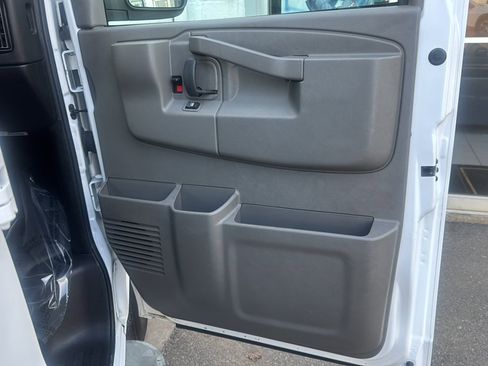Used 2024 Chevrolet Express 2500 w/ Driver Convenience Package image 19