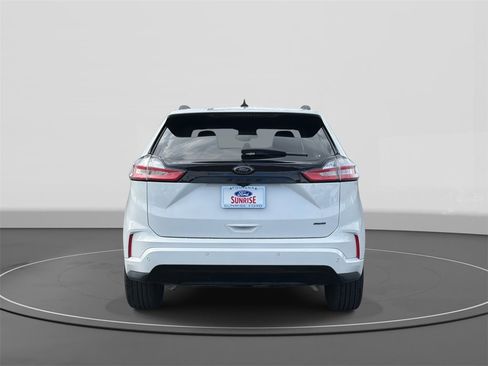 Used 2022 Ford Edge SE w/ Black Appearance Package image 6