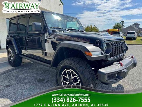Used 2025 Jeep Wrangler Unlimited Rubicon w/ Convenience Group image 4