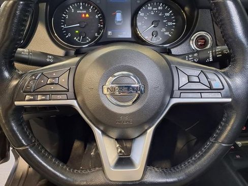 Used 2019 Nissan Rogue SV w/ Premium Package image 12