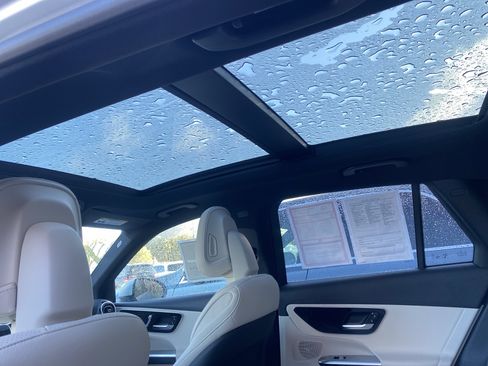 Used 2025 Mercedes-Benz GLC 300 4MATIC image 18