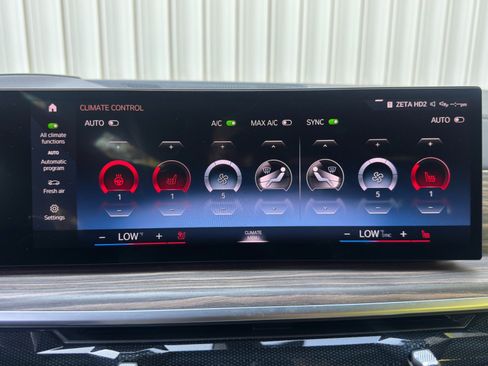 Used 2023 BMW X7 xDrive40i w/ M Sport Package AWD/4WD image 32