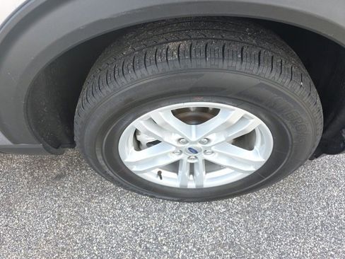 Used 2021 Ford Explorer XLT w/ Equipment Group 202A image 10