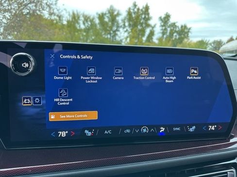 New 2026 Chevrolet Traverse Z71 w/ Driver Confidence Package image 25