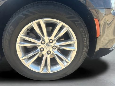 Used 2016 Chrysler 300 C RWD image 29