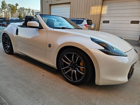 Used 2010 Nissan 370Z Touring w/ Sport Pkg image 23