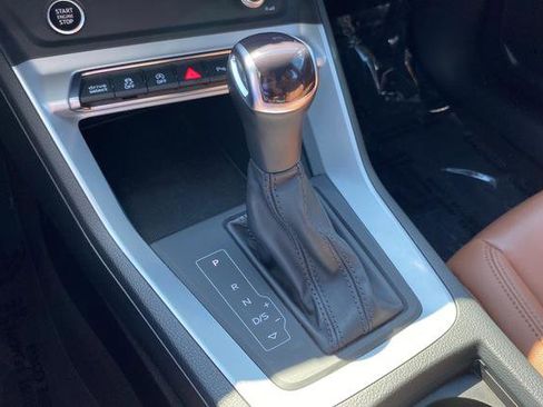 Used 2022 Audi Q3 2.0T Premium w/ Convenience Package AWD/4WD image 19