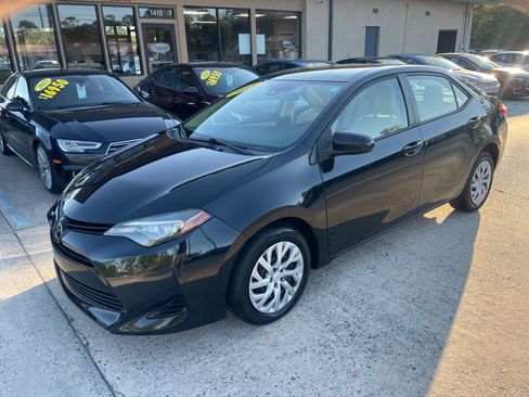 Used 2017 Toyota Corolla LE image 1