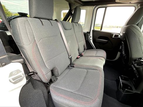 Used 2024 Jeep Wrangler Unlimited Rubicon image 32