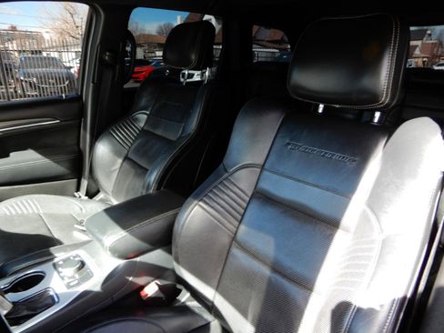 Used 2018 Jeep Grand Cherokee SRT image 13