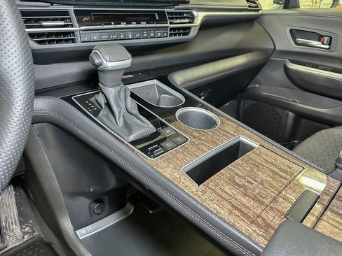 Used 2026 Toyota Sienna Platinum AWD/4WD image 49