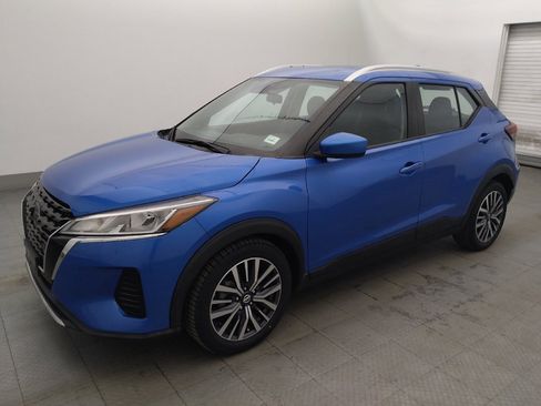 Used 2021 Nissan Kicks SV FWD image 2