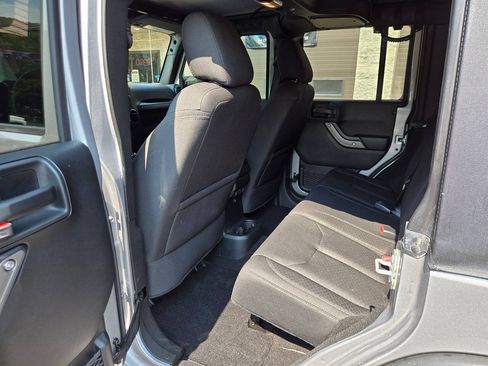 Used 2018 Jeep Wrangler Unlimited Sport S AWD/4WD image 10