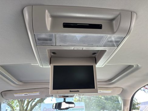 Used 2011 Chevrolet Tahoe LTZ RWD image 34