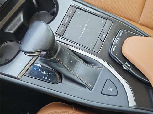 Used 2021 Lexus UX 200 w/ Premium Package FWD image 15
