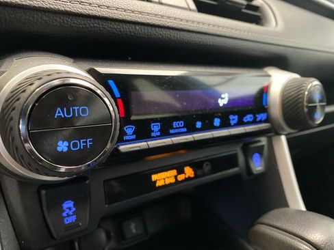 Used 2021 Toyota RAV4 XLE AWD/4WD image 22