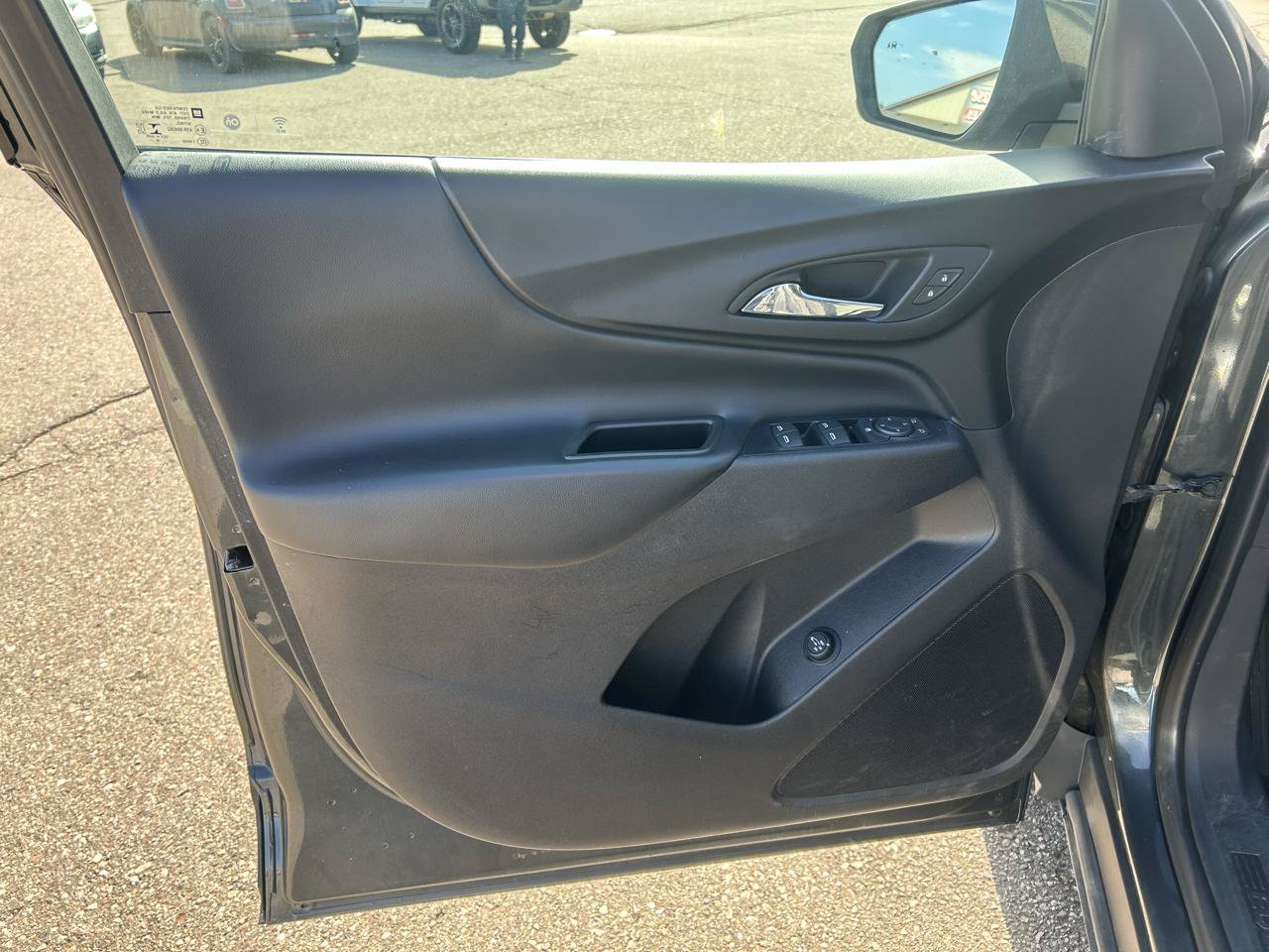 Used 2019 Chevrolet Equinox LT w/ Sun & Navigation Package AWD/4WD image 15