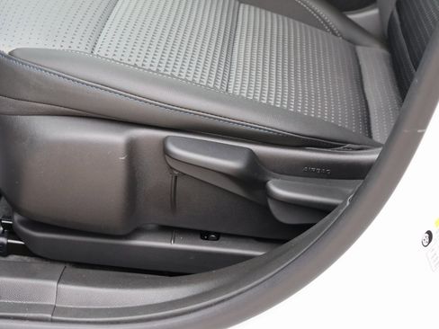 Used 2025 Chevrolet Trax LT w/ Driver Confidence Package image 23