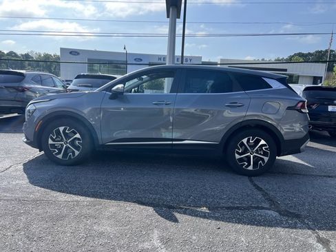 Used 2024 Kia Sportage EX FWD image 3