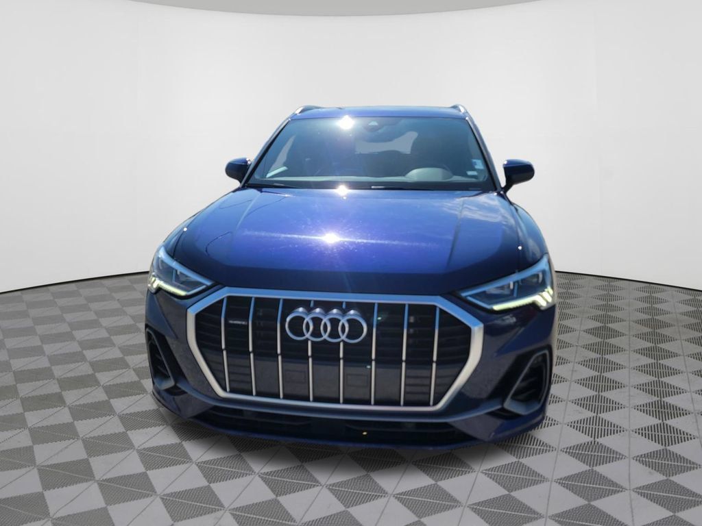 Used 2024 Audi Q3 2.0T Premium AWD/4WD image 3