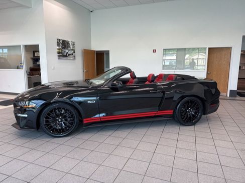 Used 2021 Ford Mustang GT Premium w/ GT Performance Package RWD image 3