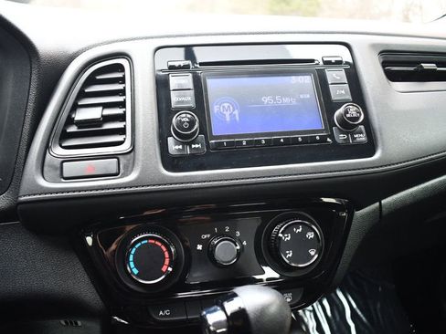 Used 2018 Honda HR-V LX image 24