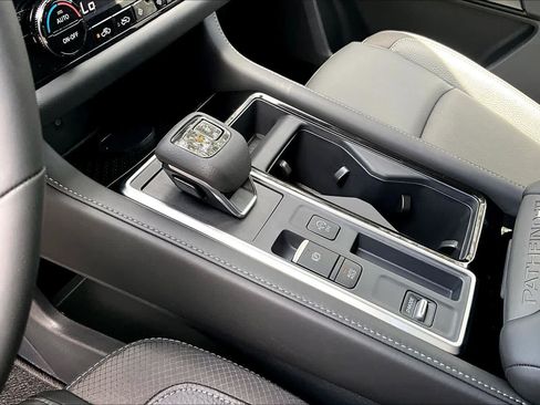 New 2026 Nissan Pathfinder SL FWD image 7
