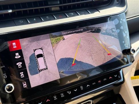 New 2026 Jeep Grand Cherokee Limited w/ Luxury Tech Group II RWD image 9