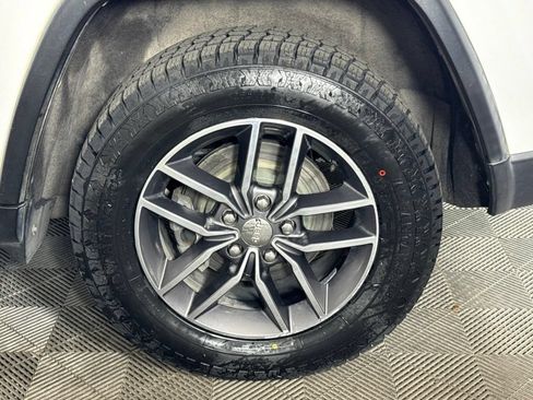 Used 2018 Jeep Grand Cherokee Limited w/ Luxury Group II AWD/4WD image 15