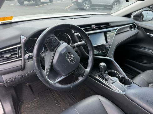 Used 2018 Toyota Camry SE FWD image 3