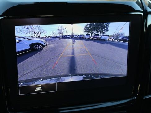 Used 2023 Chevrolet Traverse LT image 5