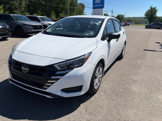 Used 2025 Nissan Versa S w/ Trunk Package FWD image 2