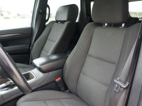 Used 2018 Jeep Grand Cherokee Laredo image 25