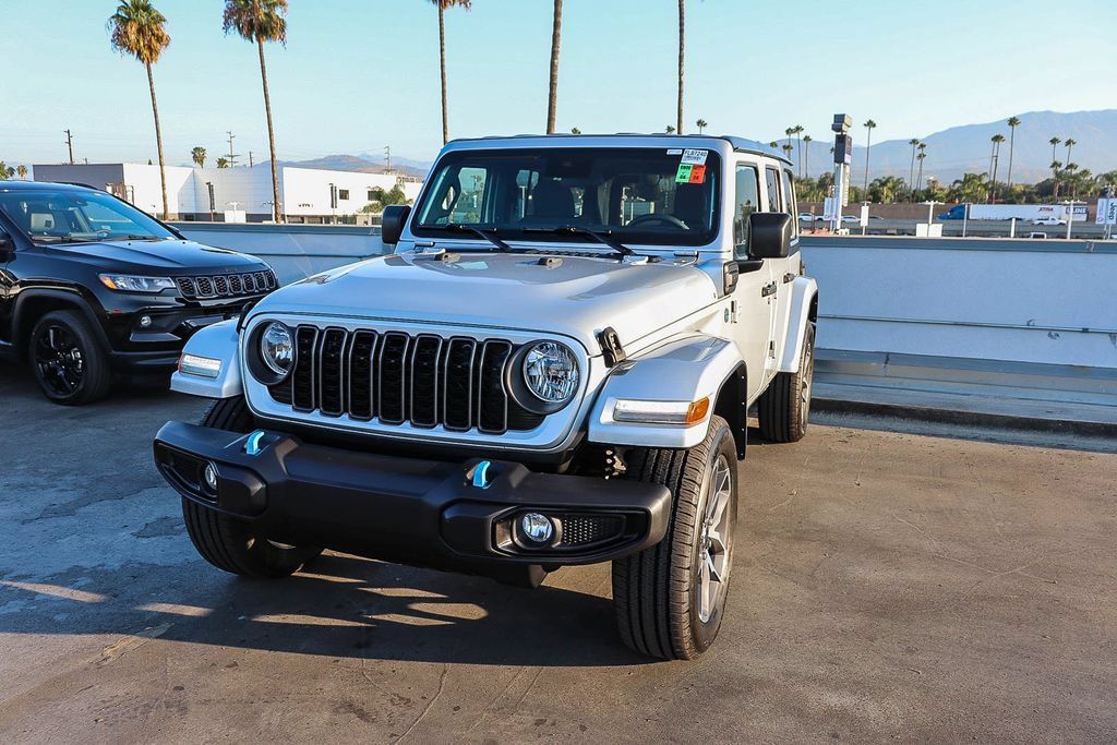 Used 2024 Jeep Wrangler Unlimited AWD/4WD image 4