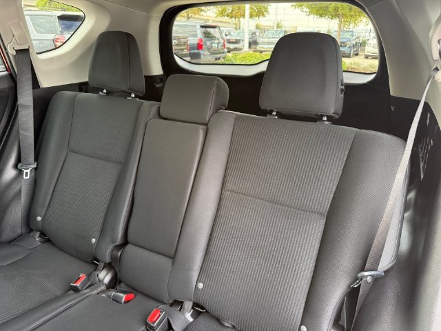 Used 2018 Toyota RAV4 LE FWD image 26